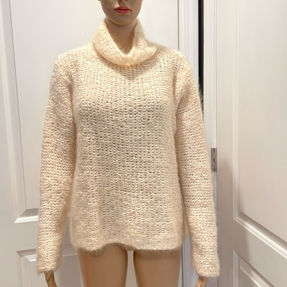 Eileen Fisher Sweaters - Eileen Fisher Italian yarn loose knit Womens  Boxy Sweater creamy size L